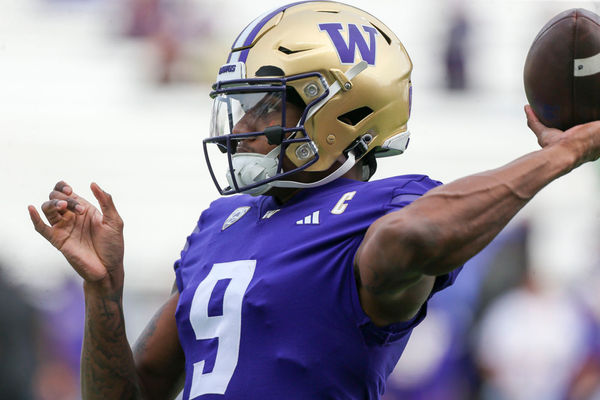 SEATTLE, WA - OCTOBER 14:  Washington (QB) #9 Michael Penix Jr during a college football game between the Washington Huskies and the Oregon Ducks on October 14, 2023 at Husky Stadium in Seattle, WA. (Photo by Jesse Beals/Icon Sportswire)