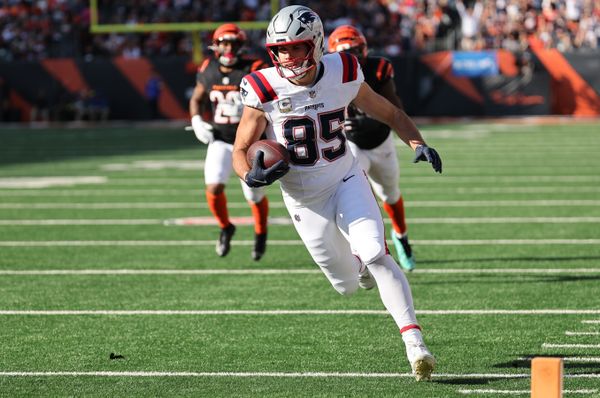 Nov 23, 2025; Cincinnati, Ohio, USA; New England Patriots tight end Hunter Henry (85) scores a touchdown during the first half against the Cincinnati Bengals at Paycor Stadium. Mandatory Credit: Joseph Maiorana-Imagn Images