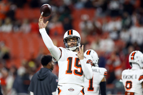 CLEVELAND, OH - DECEMBER 28: Cleveland Browns quarterback Joe Flacco (15) warms up prior to the National Football League game between the New York Jets and Cleveland Browns on December 28, 2023, at Cleveland Browns Stadium in Cleveland, OH. (Photo by Frank Jansky/Icon Sportswire)