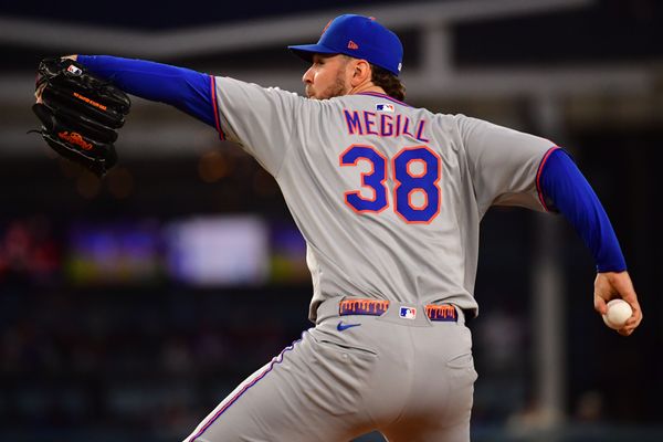 Jun 3, 2025; Los Angeles, California, USA; New York Mets pitcher Tylor Megill (38) throws pitch against the Los Angeles Dodgers during the second inning at Dodger Stadium. Mandatory Credit: Gary A. Vasquez-Imagn Images