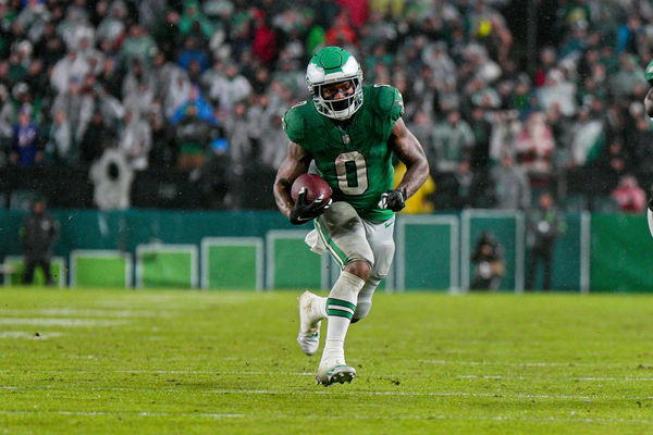 PHILADELPHIA, PA - NOVEMBER 26: Philadelphia Eagles running back D'Andre Swift (0) runs for a first down during the game between the Buffalo Bills and the Philadelphia Eagles on November 26, 2023 at Lincoln Financial Field.(Photo by Andy Lewis/Icon Sportswire)