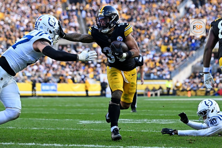 Nov 2, 2025; Pittsburgh, Pennsylvania, USA; Pittsburgh Steelers running back Jaylen Warren (30) scroes a touchdown during the second half against the Indianapolis Colts at Acrisure Stadium. Credit: Barry Reeger-Imagn Images