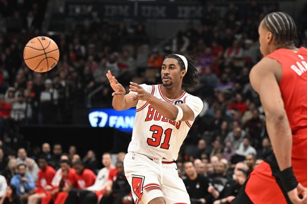 Feb 5, 2026; Toronto, Ontario, CAN;  Chicago Bulls guard Jaden Ivey (31) passes against the Toronto Raptors in the second half at Scotiabank Arena. Mandatory Credit: Dan Hamilton-Imagn Images
