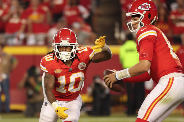 KANSAS CITY, MO - SEPTEMBER 07: Kansas City Chiefs quarterback Patrick Mahomes (15) fakes a handoff to running back Isiah Pacheco (10) in the third quarter of an NFL game between the Detroit Lions and Kansas City Chiefs on Sep 7, 2023 at GEHA Field at Arrowhead Stadium in Kansas City, MO. (Photo by Scott Winters/Icon Sportswire)