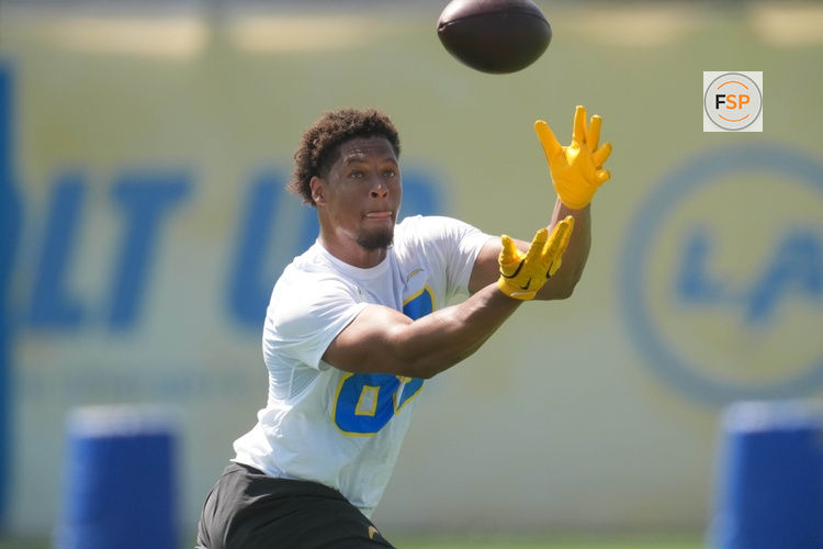 May 20, 2025; El Segundo, CA, USA; Los Angeles Chargers tight end Oronde Gadsden (86) looks to make a catch during offseason workouts at The Bolt. Credit: Kirby Lee-Imagn Images