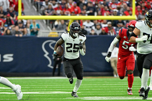 HOUSTON, TX - NOVEMBER 26: Jacksonville Jaguars running back D'Ernest Johnson (25) finds open field during a rushing play during the football game between the Jacksonville Jaguars and Houston Texans at NRG Stadium on November 26, 2023, in Houston, Texas. (Photo by Ken Murray/Icon Sportswire)