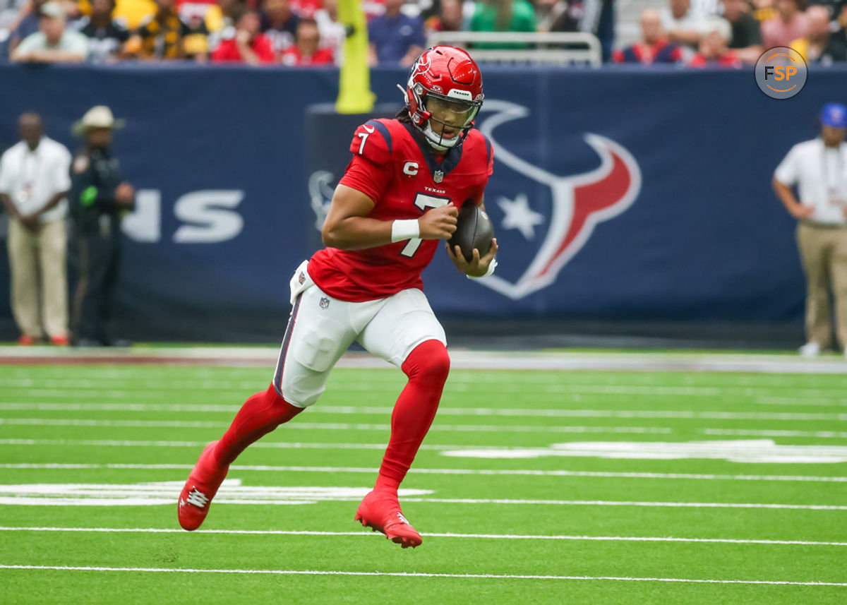 HOUSTON, TX - OCTOBER 01:  Houston Texans quarterback C.J. Stroud (7) carries the ball in the first quarter during the NFL game between the Pittsburgh Steelers and Houston Texans on October 1, 2023 at NRG Stadium in Houston, Texas.  (Photo by Leslie Plaza Johnson/Icon Sportswire)