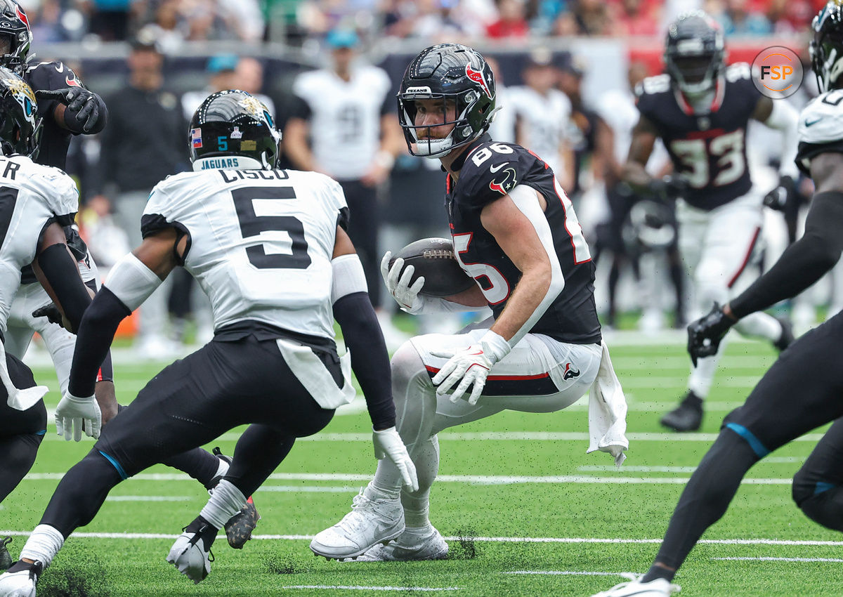 Sep 29, 2024; Houston, Texas, USA; Houston Texans tight end Dalton Schultz (86) makes a reception during the second quarter against the Jacksonville Jaguars at NRG Stadium. Credit: Troy Taormina-Imagn Images