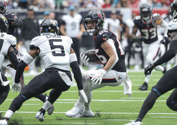 Sep 29, 2024; Houston, Texas, USA; Houston Texans tight end Dalton Schultz (86) makes a reception during the second quarter against the Jacksonville Jaguars at NRG Stadium. Credit: Troy Taormina-Imagn Images