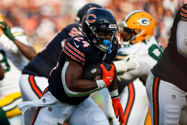 CHICAGO, IL - SEPTEMBER 10: Chicago Bears running back Khalil Herbert (24) carries the ball on a running play in the first half during a regular season game between the Green Bay Packers and the Chicago Bears on September, 10, 2023, at Soldier Field in Chicago, IL. (Photo by Brandon Sloter/Icon Sportswire)