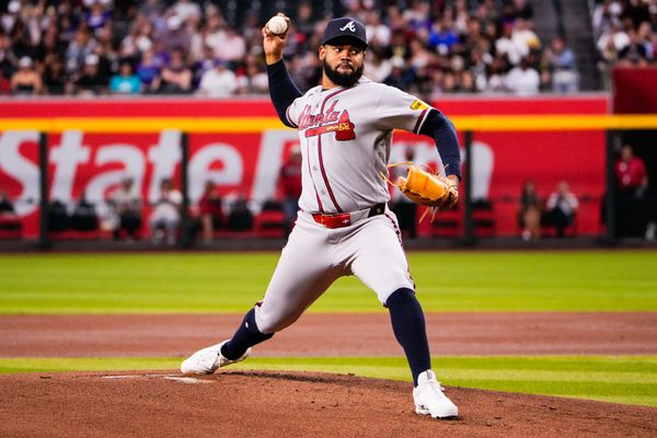 Apr 2, 2026; Phoenix, Arizona, USA; Atlanta Braves pitcher Reynaldo Lopez (40) pitches against the against the Arizona Diamondbacks during the first inning at Chase Field. Mandatory Credit: Arianna Grainey-Imagn Images