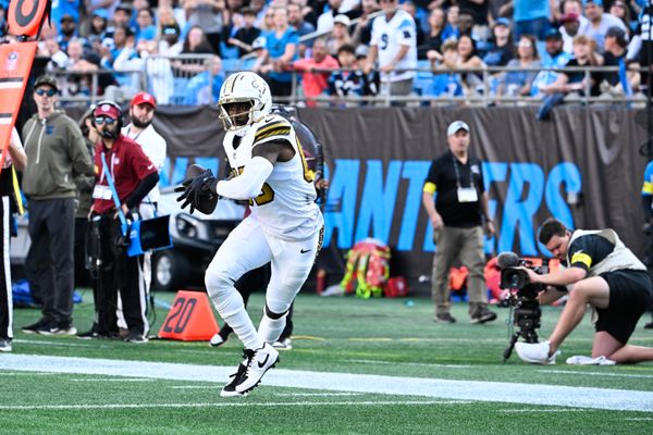 Nov 9, 2025; Charlotte, North Carolina, USA;  New Orleans Saints tight end Juwan Johnson (83) makes a catch and runs for a touchdown during the fourth quarter against the Carolina Panthers at Bank of America Stadium. Mandatory Credit: Bob Donnan-Imagn Images