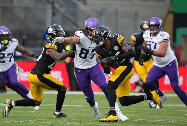 Sep 28, 2025; Dublin, Ireland; Pittsburgh Steelers safety Deshon Elliott (25) intercepts a pass thrown by Minnesota Vikings quarterback Carson Wentz (11) during the second quarter during an NFL International Series game at Croke Park. Mandatory Credit: Kirby Lee-Imagn Images