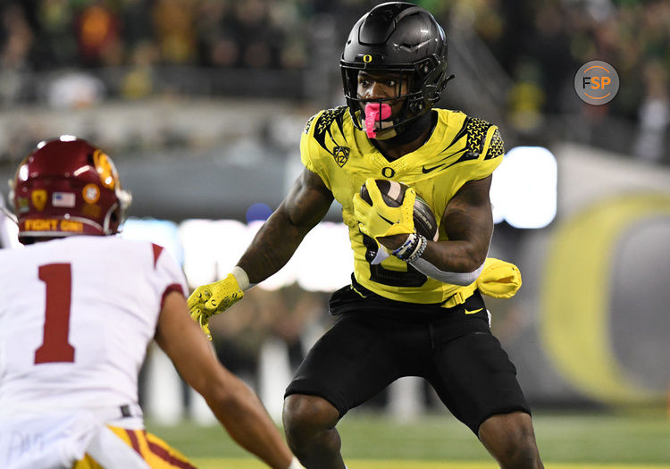 EUGENE, OR - NOVEMBER 11: Oregon Ducks running back Bucky Irving (0) runs the ball against USC Trojans cornerback Domani Jackson (1) during a college football game between the Oregon Ducks and USC Trojans on November 11, 2023, at Autzen Stadium in Eugene, Oregon.(Photo by Brian Murphy/Icon Sportswire)