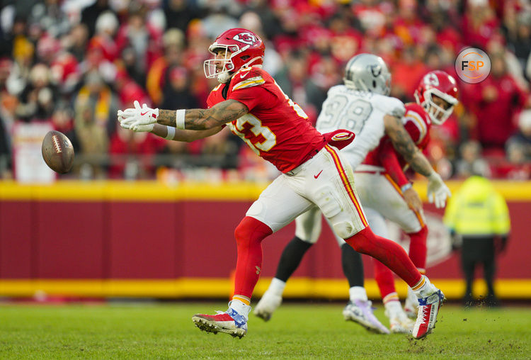 Nov 29, 2024; Kansas City, Missouri, USA; Kansas City Chiefs tight end Noah Gray (83) is unable to make a catch during the second half against the Las Vegas Raiders at GEHA Field at Arrowhead Stadium. Credit: Jay Biggerstaff-Imagn Images