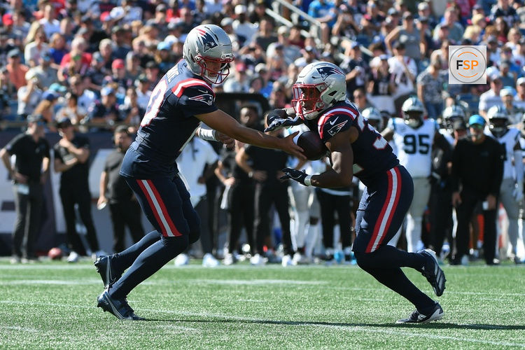 Sep 28, 2025; Foxborough, Massachusetts, USA; New England Patriots quarterback Drake Maye (10) hands the ball off to running back Treveyon Henderson (32) during the first half against the Carolina Panthers at Gillette Stadium. Credit: Bob DeChiara-Imagn Images