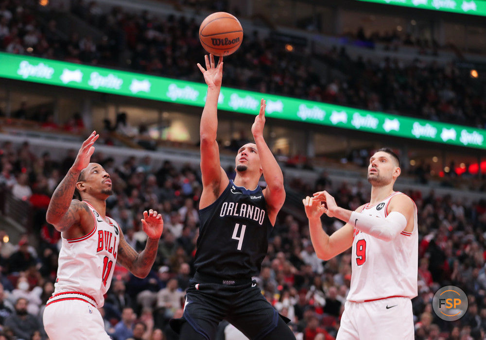 CHICAGO, IL - FEBRUARY 13: Orlando Magic Guard Jalen Suggs (4) shoots the ball during a NBA game between the Orlando  Magic and the Chicago Bulls on February 13, 2023 at the United Center in Chicago, IL. (Photo by Melissa Tamez/Icon Sportswire)
