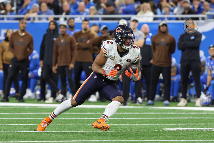 CINCINNATI, OH - DECEMBER 10: Cincinnati Bengals running back Joe Mixon (28) runs with the ball against the Indianapolis Colts on December 10, 2023, at Paycor Stadium in Cincinnati, Ohio. (Photo by Brian Spurlock/Icon Sportswire