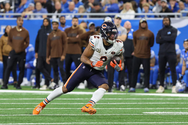 CINCINNATI, OH - DECEMBER 10: Cincinnati Bengals running back Joe Mixon (28) runs with the ball against the Indianapolis Colts on December 10, 2023, at Paycor Stadium in Cincinnati, Ohio. (Photo by Brian Spurlock/Icon Sportswire