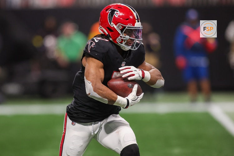 Dec 29, 2025; Atlanta, Georgia, USA; Atlanta Falcons running back Bijan Robinson (7) runs the ball for a touchdown against the Los Angeles Rams in the second quarter at Mercedes-Benz Stadium. Credit: Brett Davis-Imagn Images
