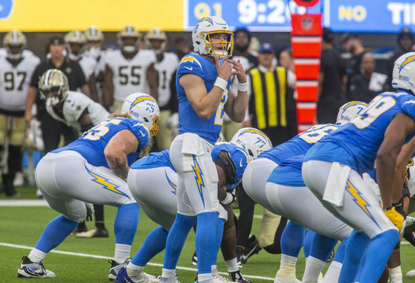 INGLEWOOD, CA - AUGUST 20: Los Angeles Chargers quarterback Easton Stick (2) signals to his sideline before a down in the first half of a preseason NFL football game between the New Orleans Saints and Los Angeles Chargers at SoFi Stadium in Inglewood, California. (Photo by Tony Ding/Icon Sportswire)