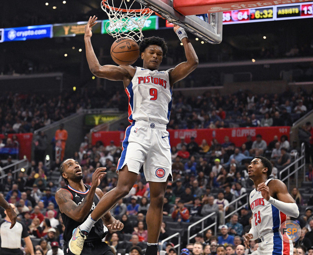 LOS ANGELES, CA - FEBRUARY 10: Detroit Pistons Forward Ausar Thompson (9) dunks the ball while playing the Los Angeles Clippers during a NBA basketball game on February 10, 2024, at the Crypto.com Arena in Los Angeles, CA.(Photo by John McCoy/Icon Sportswire)