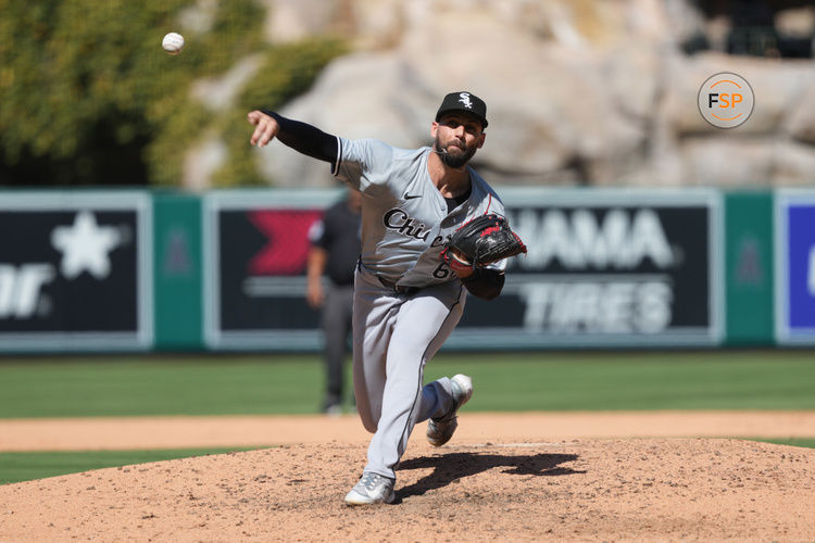 Sep 18, 2024; Anaheim, California, USA; Chicago White Sox relief pitcher Justin Anderson (60) throws in the eighth inning against the Los Angeles Angels at Angel Stadium. Credit: Kirby Lee-Imagn Images