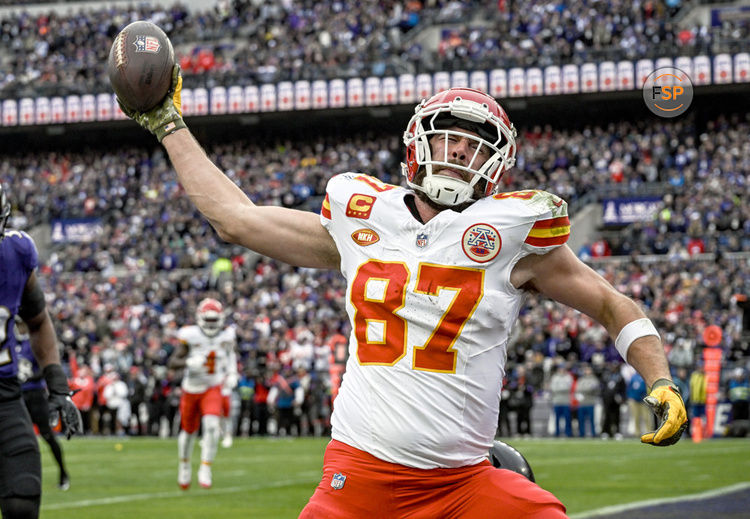 BALTIMORE, MD - JANUARY 28: Kansas City Chiefs tight end Travis Kelce (87) celebrates his touchdown reception during the Kansas City Chiefs game versus the Baltimore Ravens in the AFC Championship Game on January 28, 2024 at M&T Bank Stadium in Baltimore, MD. (Photo by Mark Goldman/Icon Sportswire)