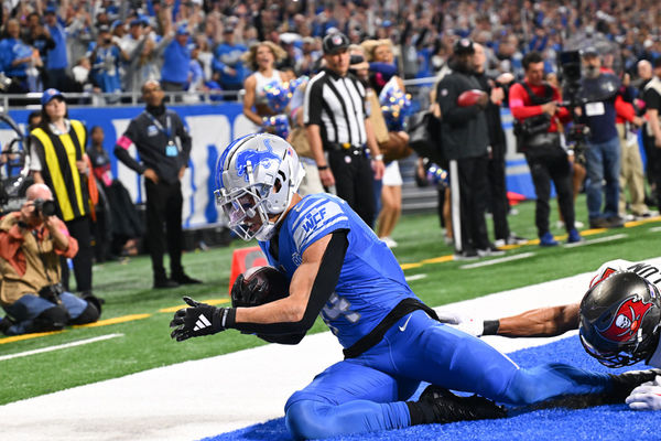 DETROIT, MI - JANUARY 21: Detroit Lions wide receiver Amon-Ra St. Brown (14) makes an over the shoulder touchdown catch during the NFC Divisional playoff game between the Detroit Lions and the Tampa Bay Buccaneers on Sunday January 21, 2024 at Ford Field in Detroit, MI. (Photo by Steven King/Icon Sportswire)