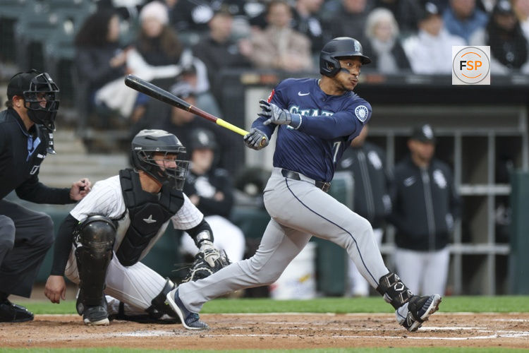 May 19, 2025; Chicago, Illinois, USA; Seattle Mariners designated hitter Jorge Polanco (7) hits an RBI-single against the Chicago White Sox during the third inning at Rate Field. Credit: Kamil Krzaczynski-Imagn Images