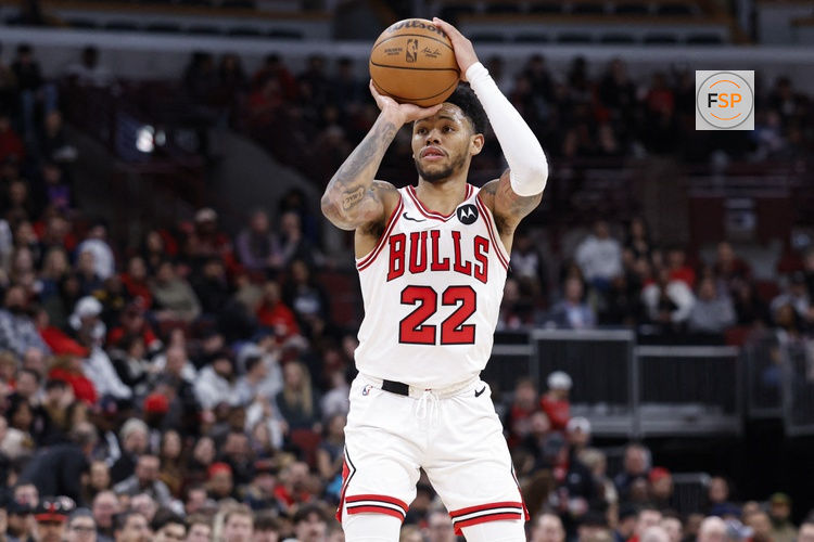 Feb 19, 2026; Chicago, Illinois, USA; Chicago Bulls guard Anfernee Simons (22) shoots against the Toronto Raptors during the second half at United Center. Credit: Kamil Krzaczynski-Imagn Images