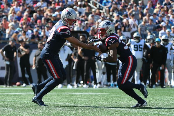 Sep 28, 2025; Foxborough, Massachusetts, USA; New England Patriots quarterback Drake Maye (10) hands the ball off to running back Treveyon Henderson (32) during the first half against the Carolina Panthers at Gillette Stadium. Mandatory Credit: Bob DeChiara-Imagn Images