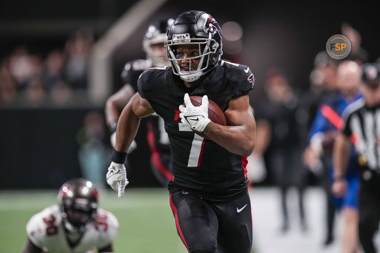 Dec 10, 2023; Atlanta, Georgia, USA; Atlanta Falcons running back Bijan Robinson (7) runs against the Tampa Bay Buccaneers during the second half at Mercedes-Benz Stadium. Credit: Dale Zanine-USA TODAY Sports