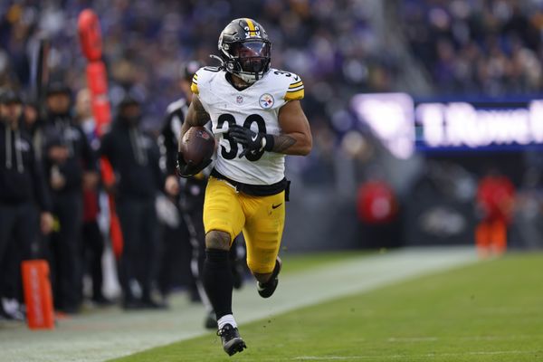 Dec 7, 2025; Baltimore, Maryland, USA; Pittsburgh Steelers running back Jaylen Warren (30) runs with the ball for a touchdown against the Baltimore Ravens during the second half at M&T Bank Stadium. Mandatory Credit: Peter Casey-Imagn Images