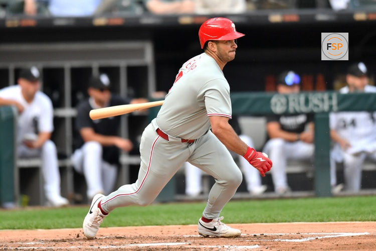 Jul 30, 2025; Chicago, Illinois, USA; Philadelphia Phillies third baseman Otto Kemp (4) hits an RBI single during the fourth inning against the Chicago White Sox at Rate Field. Credit: Patrick Gorski-Imagn Images