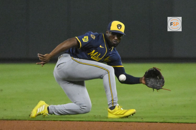 Sep 19, 2025; St. Louis, Missouri, USA;  Milwaukee Brewers second baseman Andruw Monasterio (14) fields a ground ball against the St. Louis Cardinals during the eighth inning at Busch Stadium. Credit: Jeff Curry-Imagn Images