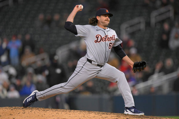 MINNEAPOLIS, MN - APRIL 19: Detroit Tigers pitcher Jason Foley (68) delivers a pitch during a MLB game between the Minnesota Twins and Detroit Tigers on April 19, 2024, at Target Field in Minneapolis, MN.(Photo by Nick Wosika/Icon Sportswire)
