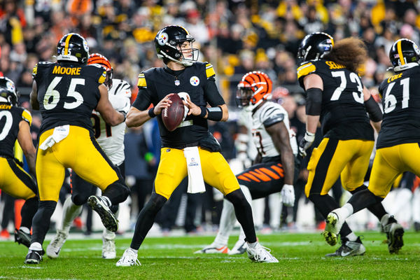 PITTSBURGH, PA - DECEMBER 23: Pittsburgh Steelers quarterback Mason Rudolph (2) looks to pass during the regular season NFL football game between the Cincinnati Bengals and Pittsburgh Steelers on December 23, 2023 at Acrisure Stadium in Pittsburgh, PA. (Photo by Mark Alberti/Icon Sportswire)