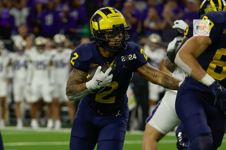 HOUSTON, TX - JANUARY 08: Michigan Wolverines running back Blake Corum (2) runs and looks for a gap in the line during the CFP National Championship game Michigan Wolverines and Washington Huskies on January 8, 2024, at NRG Stadium in Houston, Texas. (Photo by David Buono/Icon Sportswire)