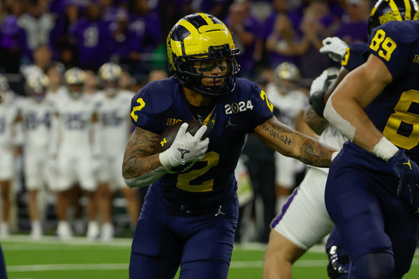 HOUSTON, TX - JANUARY 08: Michigan Wolverines running back Blake Corum (2) runs and looks for a gap in the line during the CFP National Championship game Michigan Wolverines and Washington Huskies on January 8, 2024, at NRG Stadium in Houston, Texas. (Photo by David Buono/Icon Sportswire)