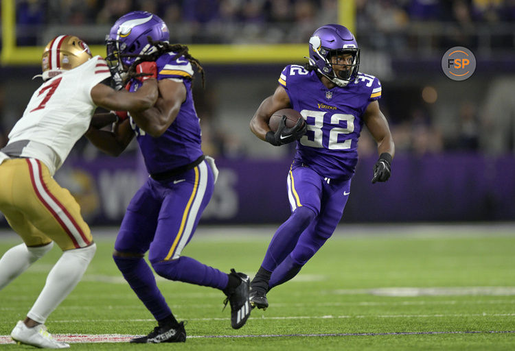 MINNEAPOLIS, MN - OCTOBER 23: Minnesota Vikings running back Ty Chandler (32) runs with the ball during the second quarter of an NFL game between the Minnesota Vikings and San Francisco 49ers on October 23, 2023, at U.S. Bank Stadium in Minneapolis, MN.(Photo by Nick Wosika/Icon Sportswire)
