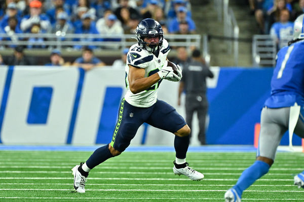 DETROIT, MI - SEPTEMBER 17: Seattle Seahawks running back Zach Charbonnet (26) runs towards the sidelines during the Detroit Lions versus the Seattle Seahawks game on Sunday September 17, 2023 at Ford Field in Detroit, MI. (Photo by Steven King/Icon Sportswire)