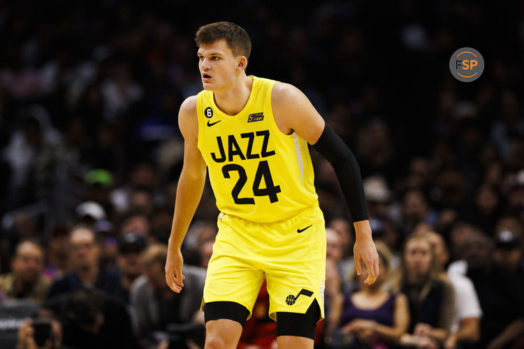 LOS ANGELES, CA - NOVEMBER 21: Utah Jazz center Walker Kessler (24) defends during an NBA basketball game between the Utah Jazz and the LA Clippers on November 21, 2022 at Crypto.com Arena in Los Angeles, CA. (Photo by Ric Tapia/Icon Sportswire)