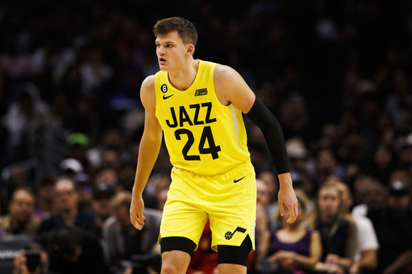 LOS ANGELES, CA - NOVEMBER 21: Utah Jazz center Walker Kessler (24) defends during an NBA basketball game between the Utah Jazz and the LA Clippers on November 21, 2022 at Crypto.com Arena in Los Angeles, CA. (Photo by Ric Tapia/Icon Sportswire)