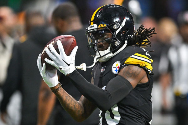 ATLANTA, GA – AUGUST 24:  Pittsburgh wide receiver Diontae Johnson (18) warms up prior to the start of the NFL game between the Pittsburgh Steelers and the Atlanta Falcons on August 24th, 2023 at Mercedes-Benz Stadium in Atlanta, GA.  (Photo by Rich von Biberstein/Icon Sportswire)