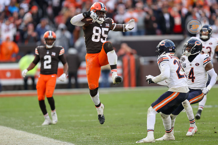 CLEVELAND, OH - DECEMBER 17: Cleveland Browns tight end David Njoku (85) leaps after making a catch as Chicago Bears cornerback Tyrique Stevenson (29) defends during the fourth quarter of the National Football League game between the Chicago Bears and Cleveland Browns on December 17, 2023, at Cleveland Browns Stadium in Cleveland, OH. (Photo by Frank Jansky/Icon Sportswire)