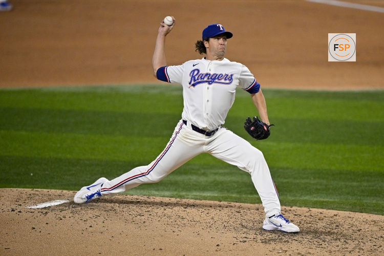 Apr 6, 2026; Arlington, Texas, USA; Texas Rangers starting pitcher Jacob Degrom (48) pitches against the Seattle Mariners during the fifth inning at Globe Life Field. Credit: Jerome Miron-Imagn Images