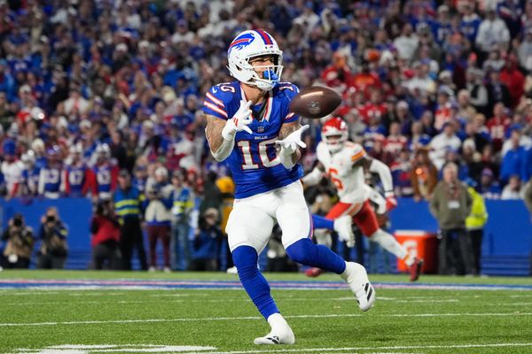 Nov 2, 2025; Orchard Park, New York, USA; Buffalo Bills wide receiver Khalil Shakir (10) catches a pass during the third quarter against the Kansas City Chiefs at Highmark Stadium. Mandatory Credit: Gregory Fisher-Imagn Images