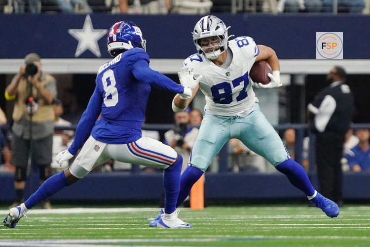Sep 14, 2025; Arlington, Texas, USA; Dallas Cowboys tight end Jake Ferguson (87) runs with the ball against New York Giants safety Jevon Holland (8) during the second quarter at AT&T Stadium. Credit: Raymond Carlin III-Imagn Images