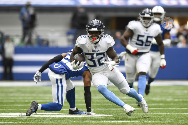 INDIANAPOLIS, IN - OCTOBER 08: Tennessee Titans Running Back Tyjae Spears (32) carries during the NFL game between the Tennessee Titans and the Indianapolis Colts on October 8, 2023, at Lucas Oil Stadium in Indianapolis, Indiana. (Photo by Michael Allio/Icon Sportswire)